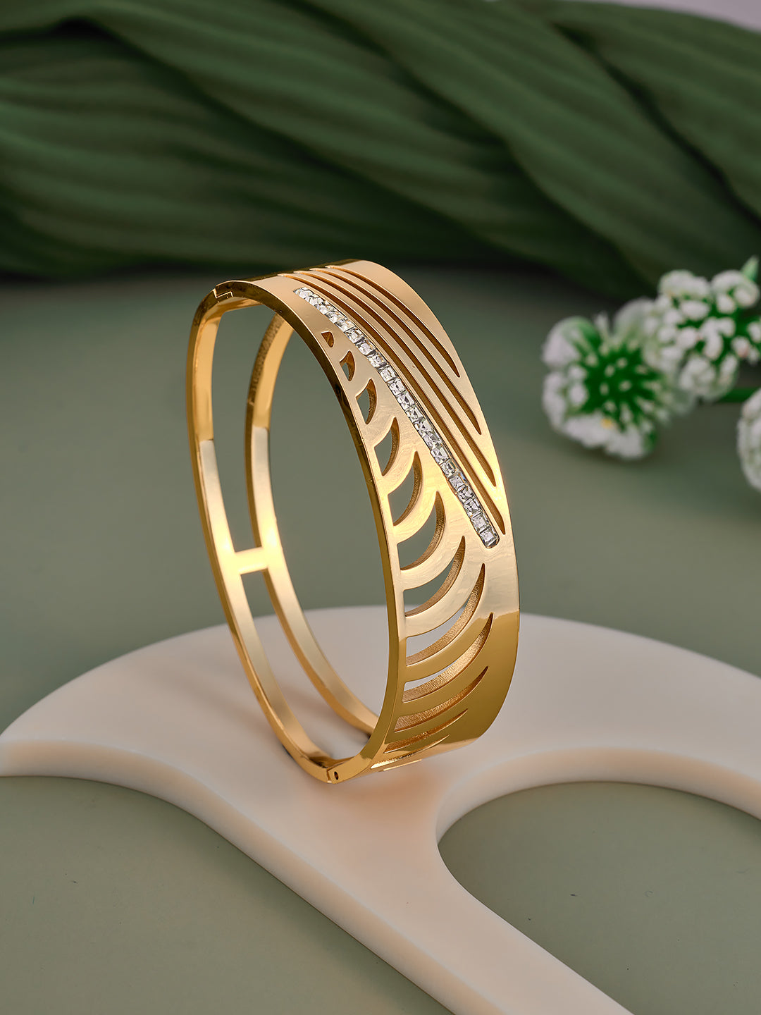 Kalira Arc Women’s Bracelet