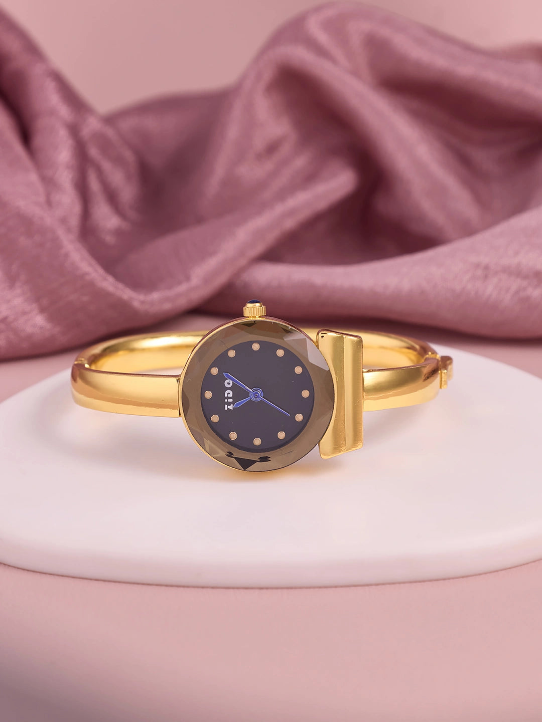 Noelle Onyx Round Women’s Watch