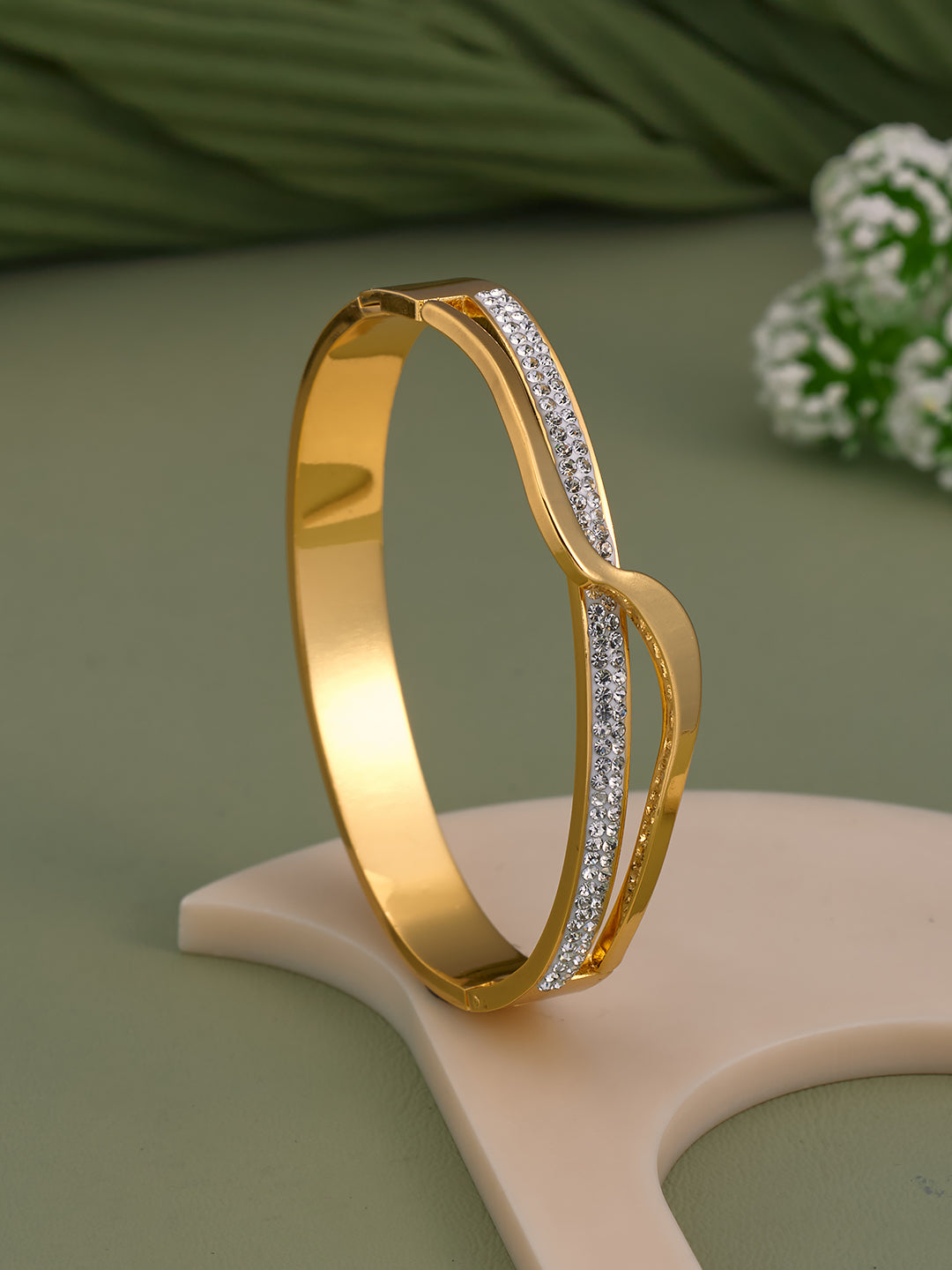 Veloura Twist Women’s Bracelet