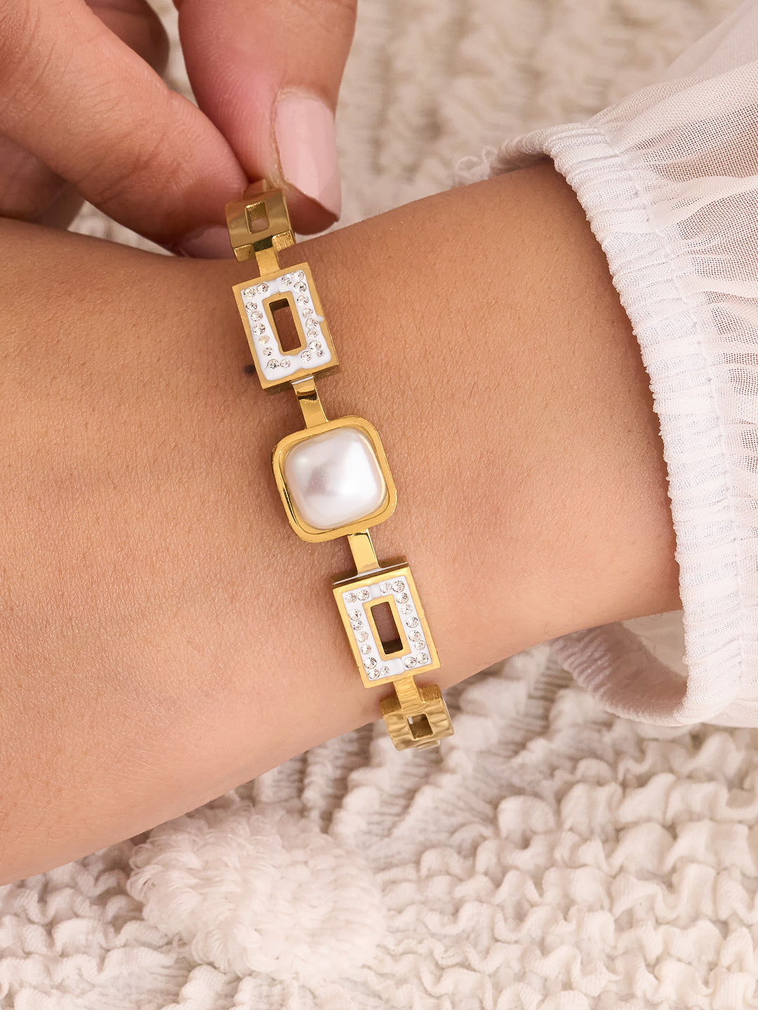 Elira Pearl Link Bracelet