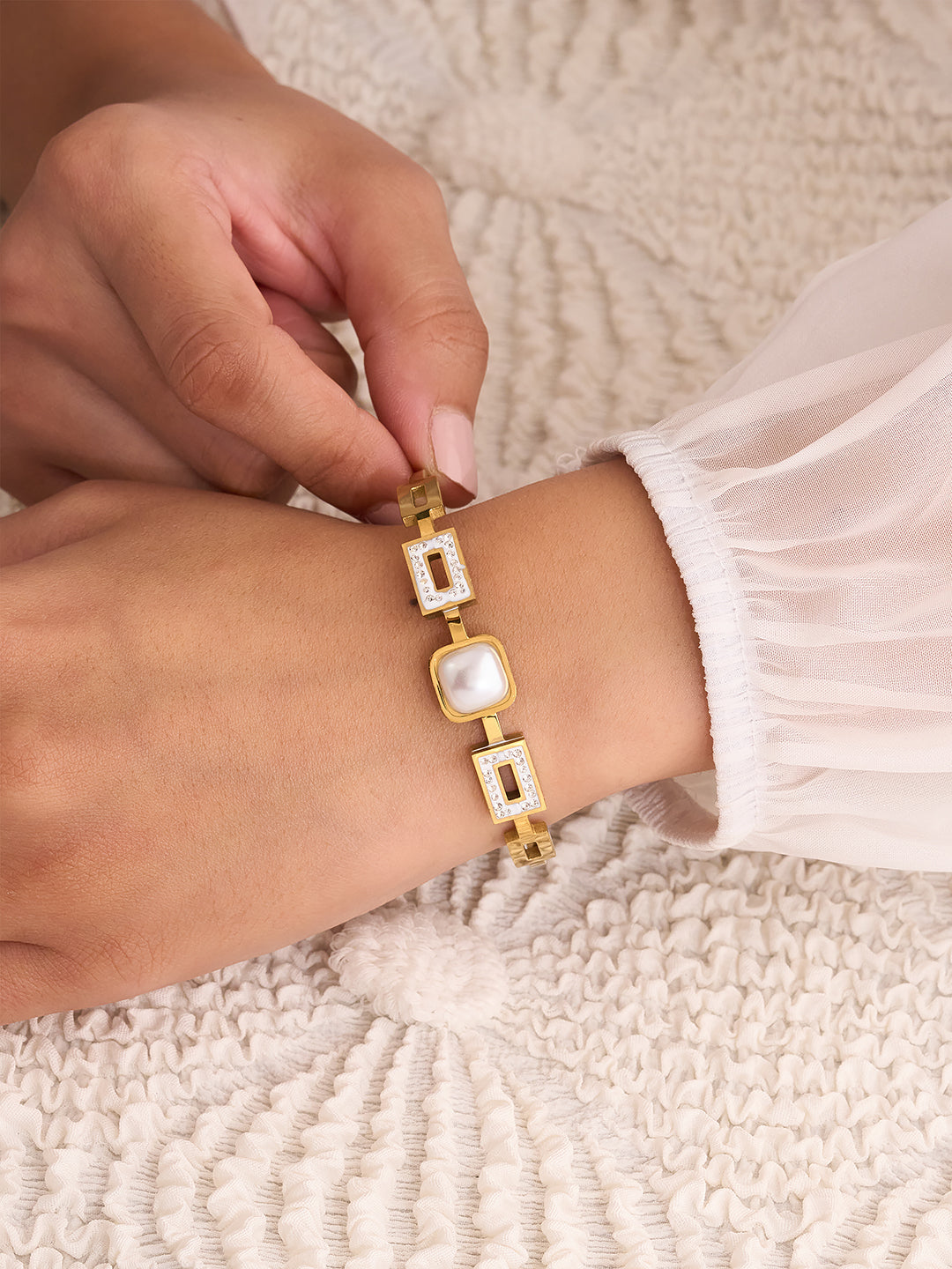 Elira Pearl Link Bracelet