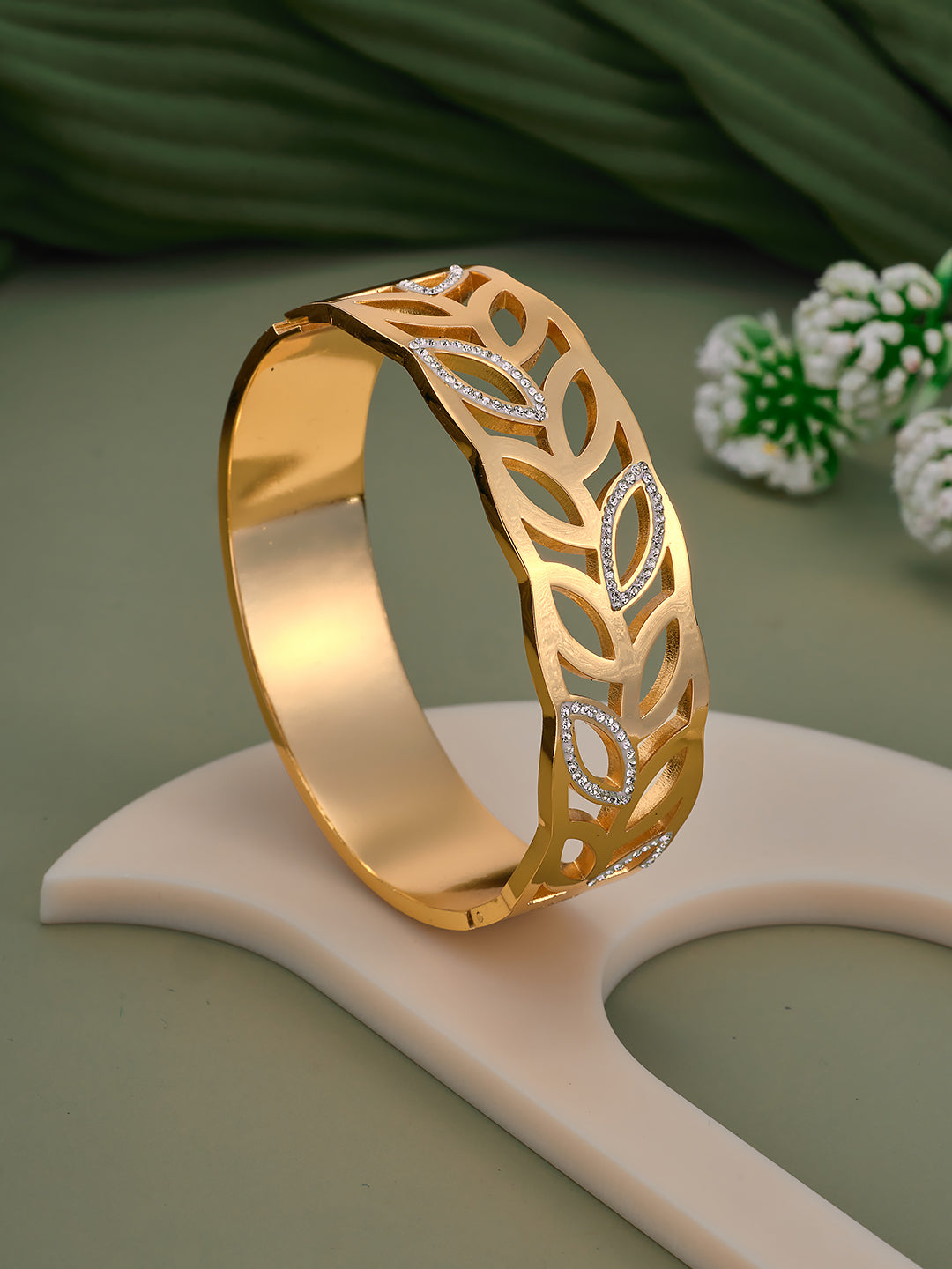Arika Vine Women’s Bracelet
