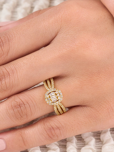 Elara Luxe Radiant Halo Ring