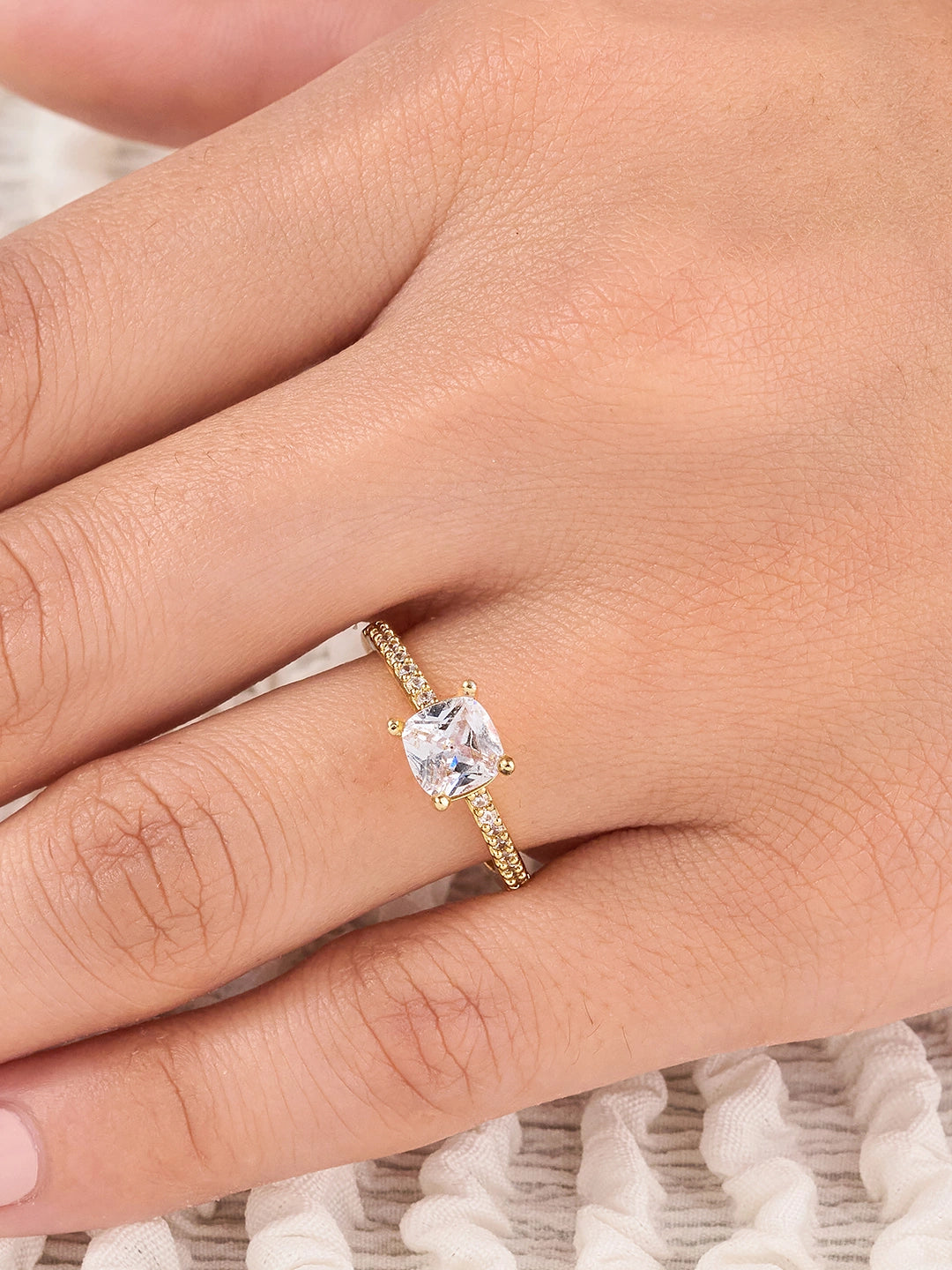 Elara Solitaire Round-Cut Women’s Ring