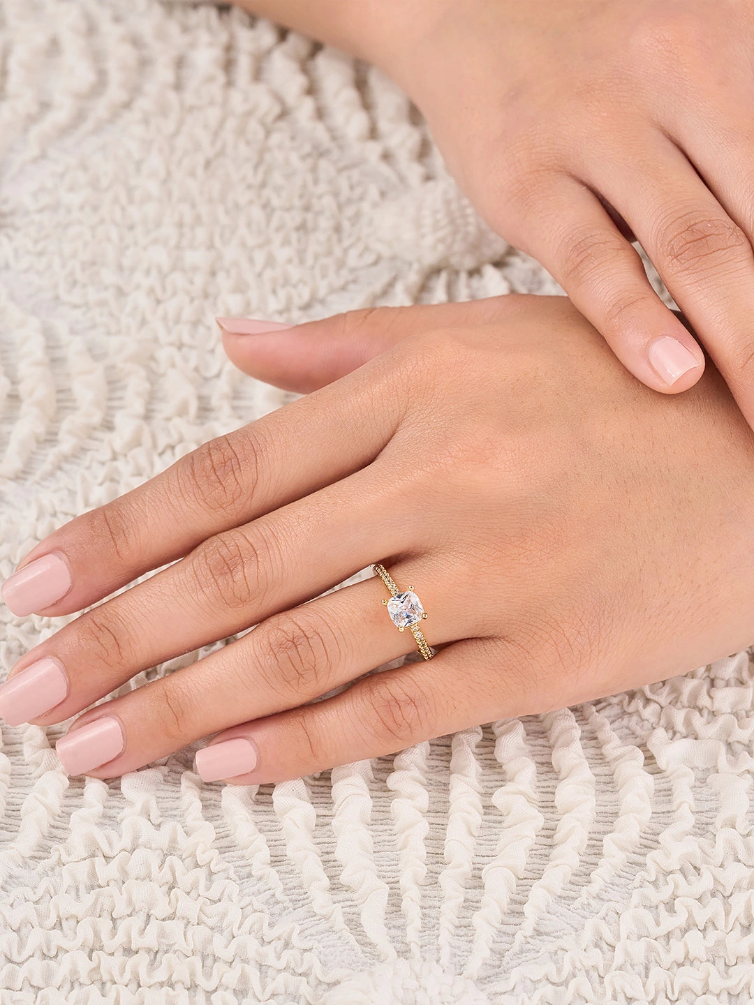 Elara Solitaire Round-Cut Women’s Ring