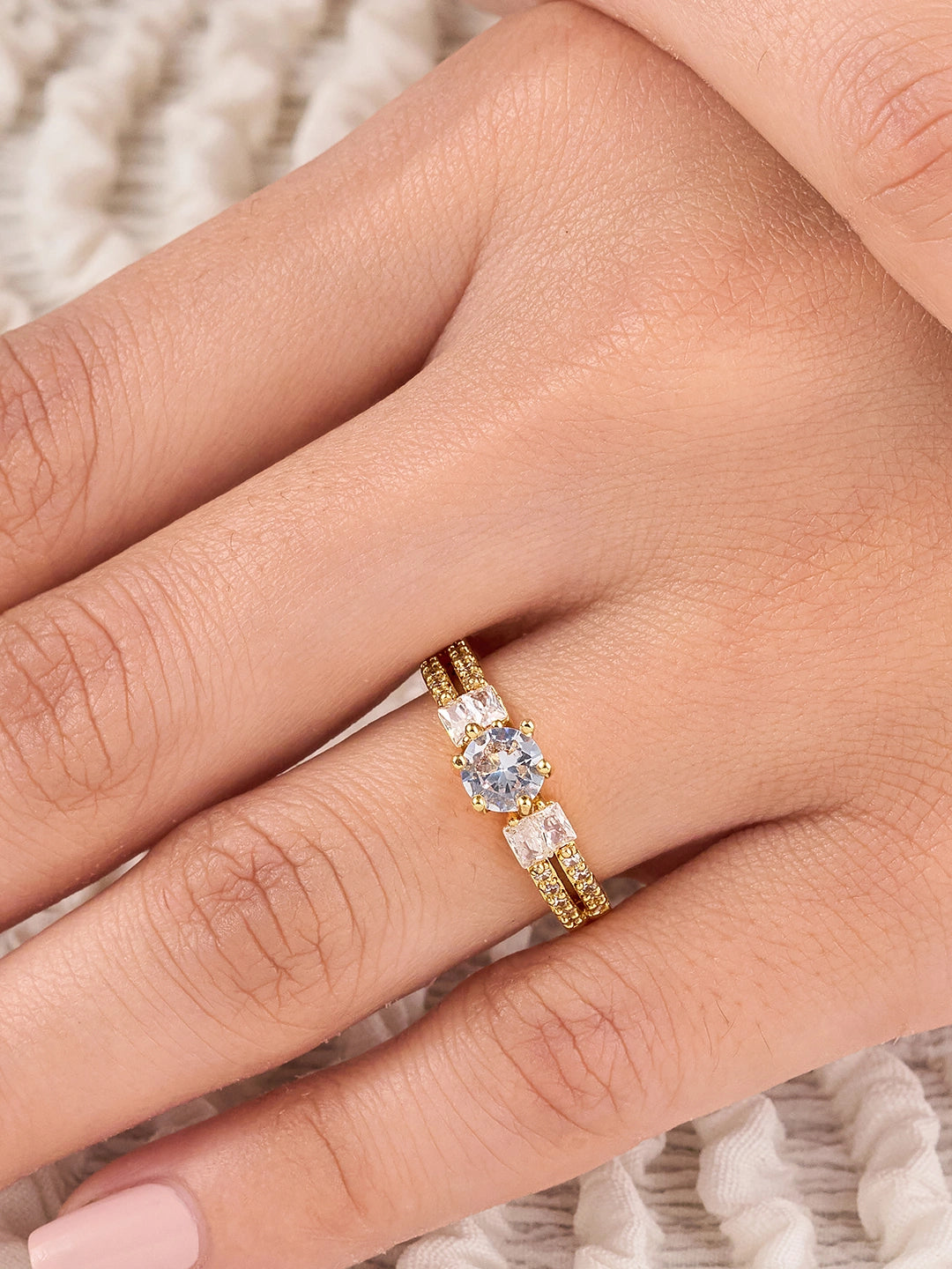 Elara Oval Halo Solitaire Women’s Ring