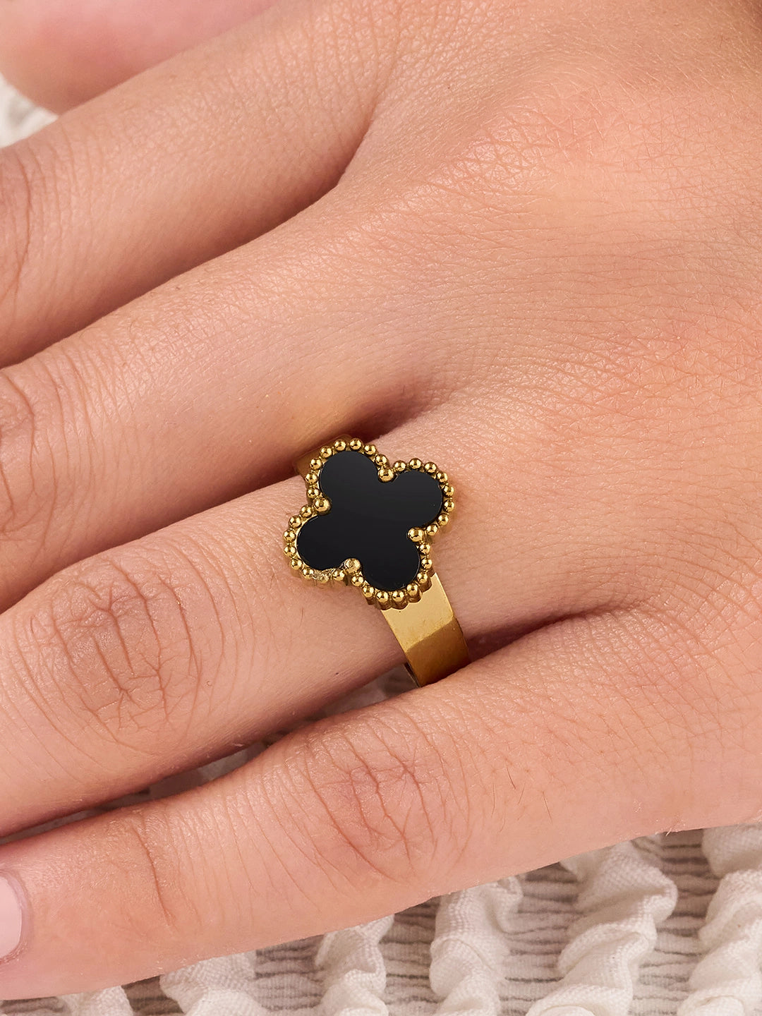 Noir Clover Charm Women’s Ring