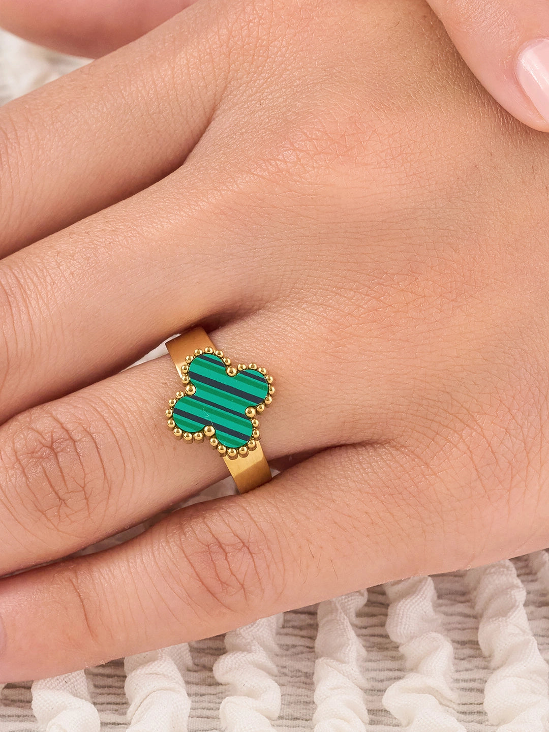 Emerald Clover Stripe Women’s Ring