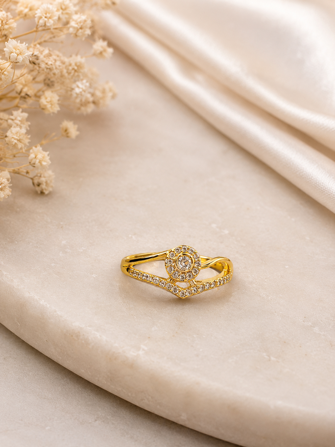 Elara Halo Luxe Women’s Ring