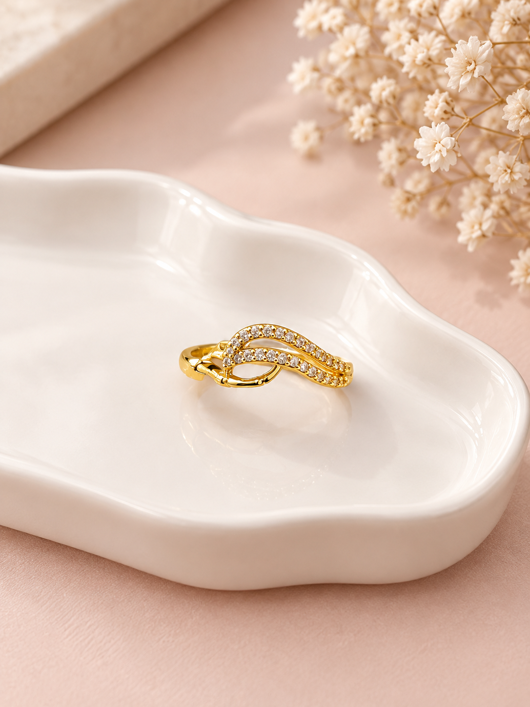 Elara Curve Women’s Ring