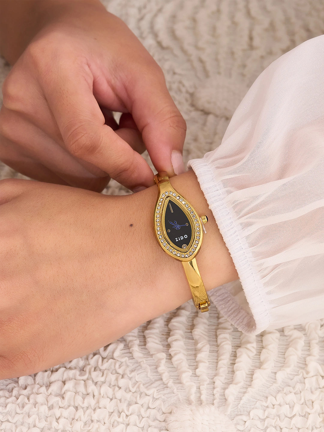Noir Teardrop Halo Women’s Watch