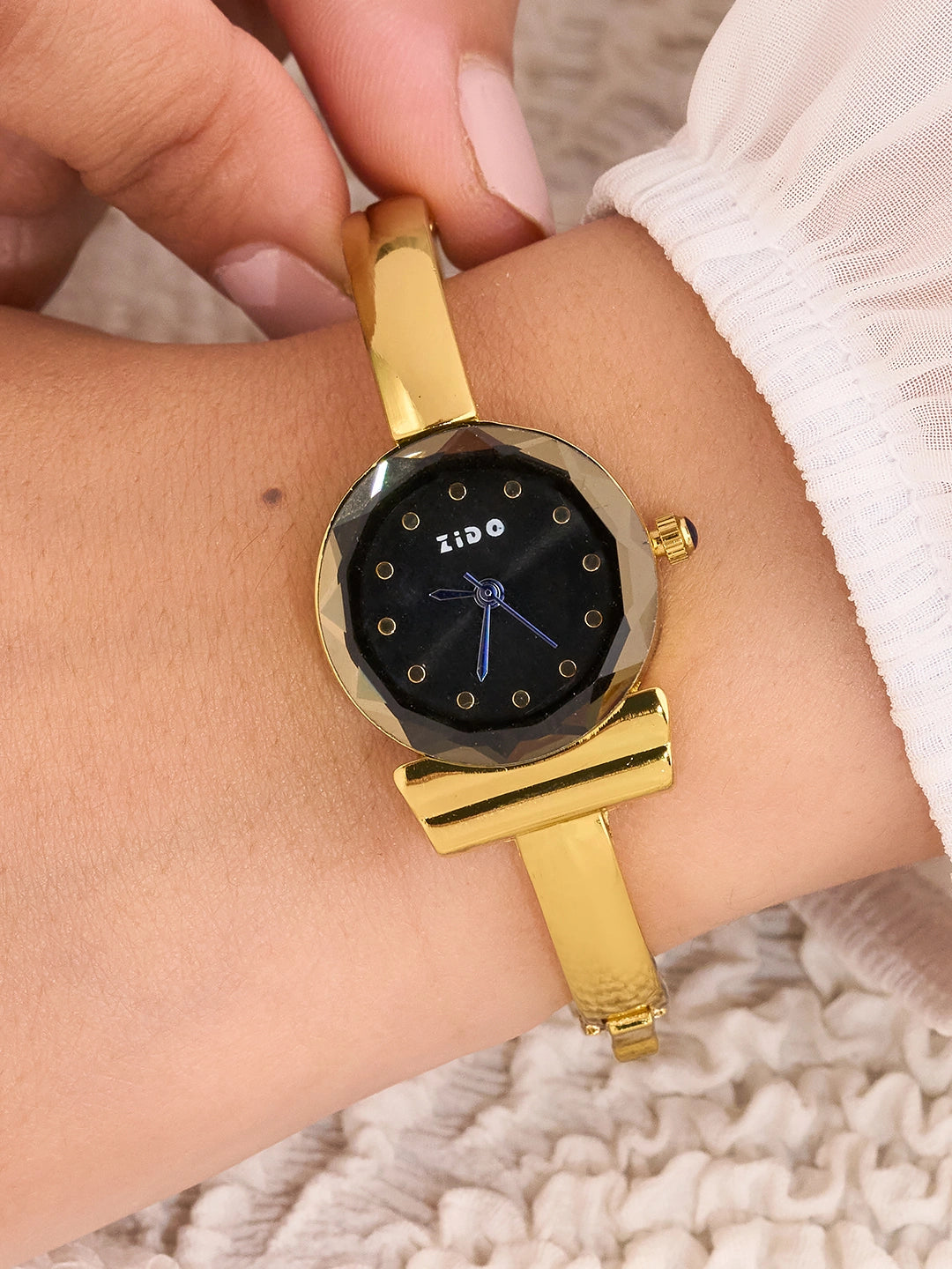 Noelle Onyx Round Women’s Watch