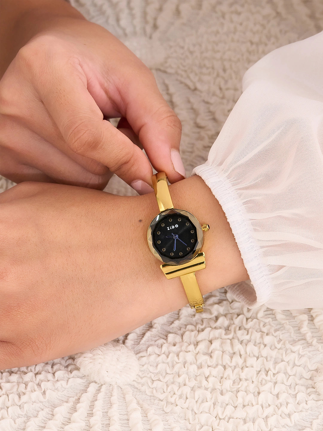 Noelle Onyx Round Women’s Watch