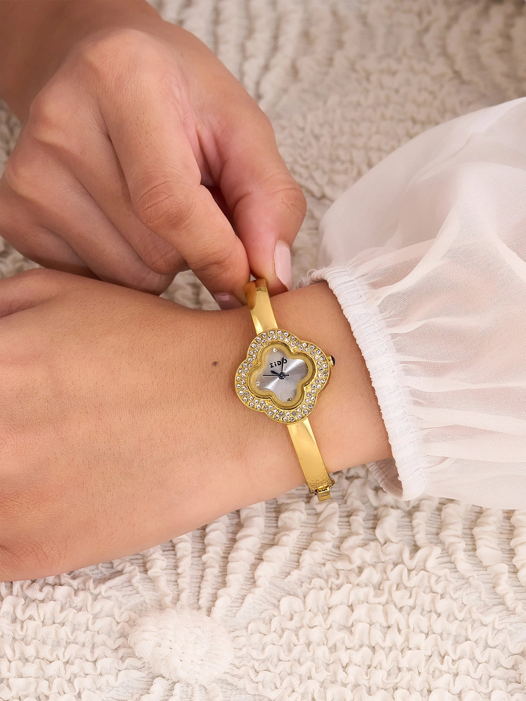 Elara Clover Crystal Women’s Watch