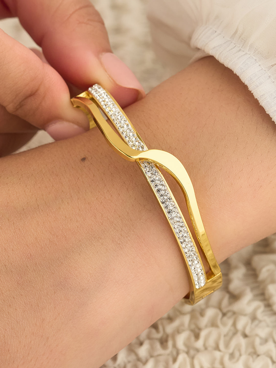 Veloura Twist Women’s Bracelet
