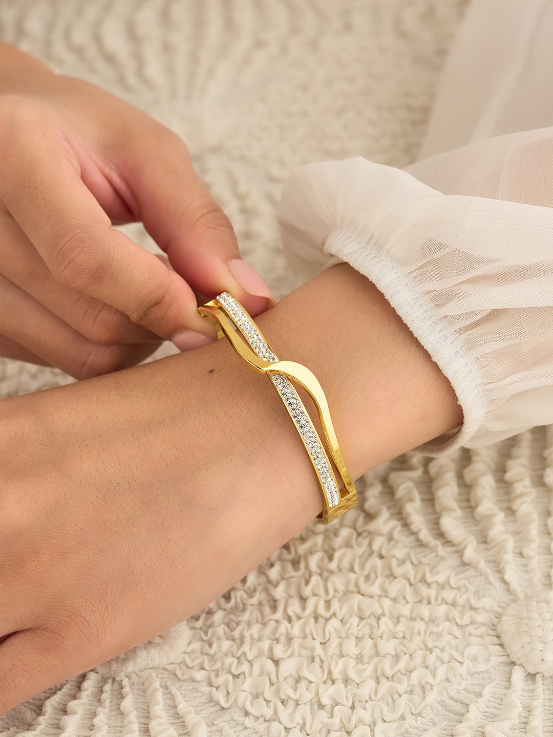 Veloura Twist Women’s Bracelet