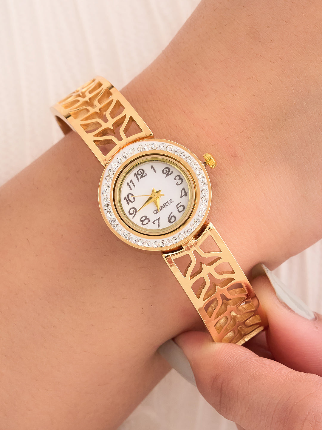 Elvaya Leaf Cutwork Bracelet Watch